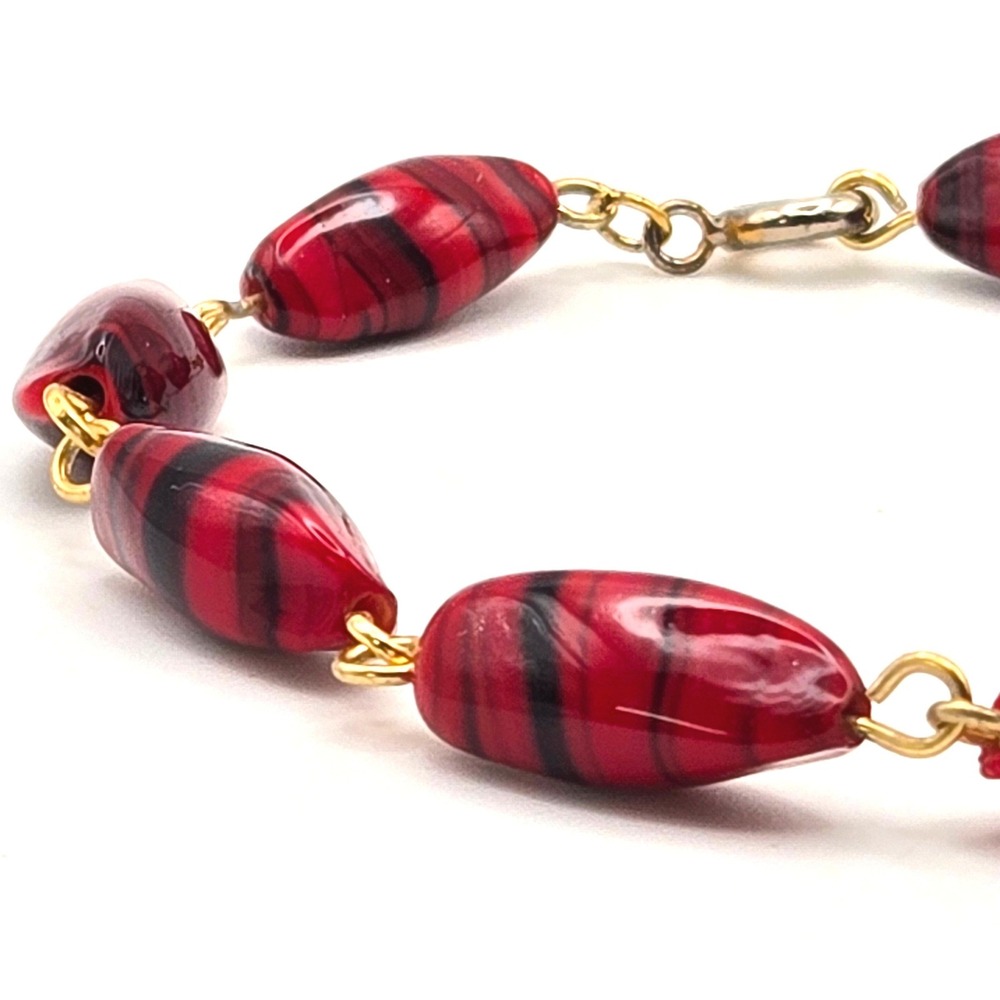 Vintage Red Black Swirl Lampwork Art Glass Bead Bracelet Gold Tone Spring‎ Ring